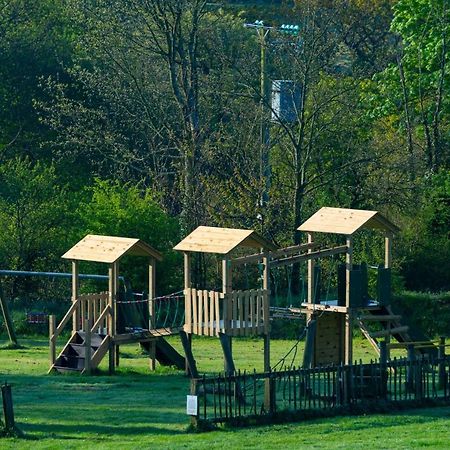 Our Goldfinch 1- Sleeps 2 Persons- Private Hot Tub-Pet Friendly-Tranquil Holiday Away From It All Yet Not Far From St Austell- The Holiday Home Has One Bedroom, Living And Dining Area, Equipped Kitchen-Decking-Outdoor Furniture-Fishing Lakes And More Grampound Екстер'єр фото