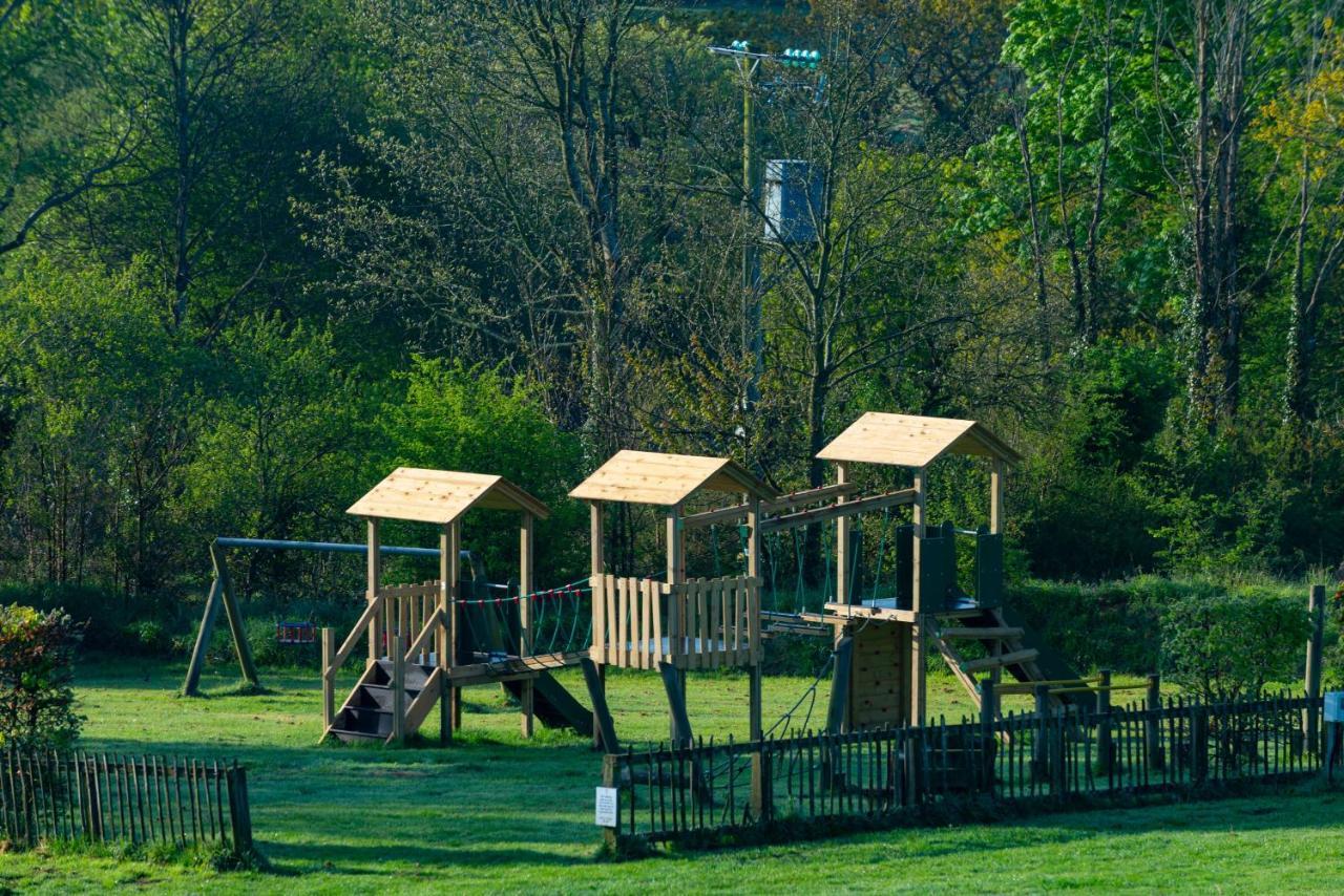Our Goldfinch 1- Sleeps 2 Persons- Private Hot Tub-Pet Friendly-Tranquil Holiday Away From It All Yet Not Far From St Austell- The Holiday Home Has One Bedroom, Living And Dining Area, Equipped Kitchen-Decking-Outdoor Furniture-Fishing Lakes And More Grampound Екстер'єр фото