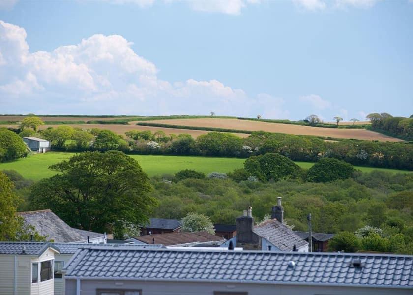 Our Goldfinch 1- Sleeps 2 Persons- Private Hot Tub-Pet Friendly-Tranquil Holiday Away From It All Yet Not Far From St Austell- The Holiday Home Has One Bedroom, Living And Dining Area, Equipped Kitchen-Decking-Outdoor Furniture-Fishing Lakes And More Grampound Екстер'єр фото