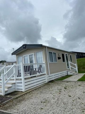 Our Goldfinch 1- Sleeps 2 Persons- Private Hot Tub-Pet Friendly-Tranquil Holiday Away From It All Yet Not Far From St Austell- The Holiday Home Has One Bedroom, Living And Dining Area, Equipped Kitchen-Decking-Outdoor Furniture-Fishing Lakes And More Grampound Екстер'єр фото